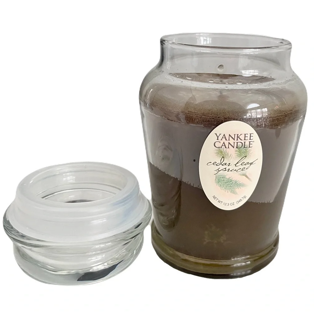 Vintage Retired Discontinued Yankee Candle ‘Cedar Leaf Spruce’ Candle, 12.3oz